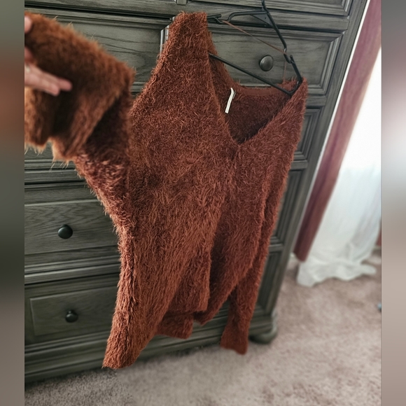 Free People V-neck pullover - Picture 2 of 9